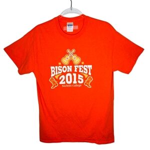 Nichols College Bison Fest 2015 Size M Unisex T-shirt Alumni 2018 Massachusetts